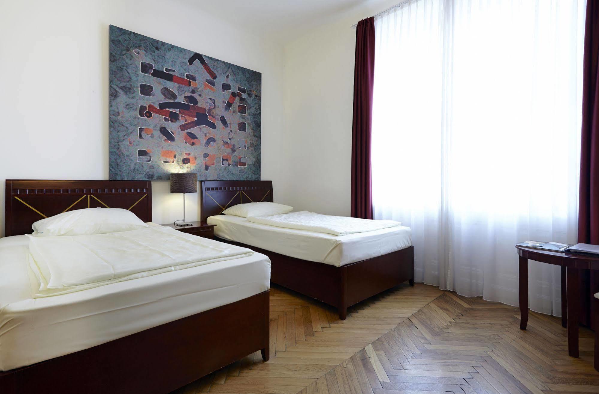 Hotel Pension Museum Виена Екстериор снимка