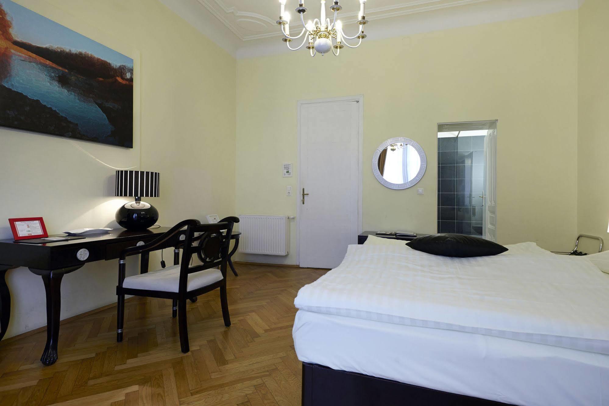 Hotel Pension Museum Виена Екстериор снимка