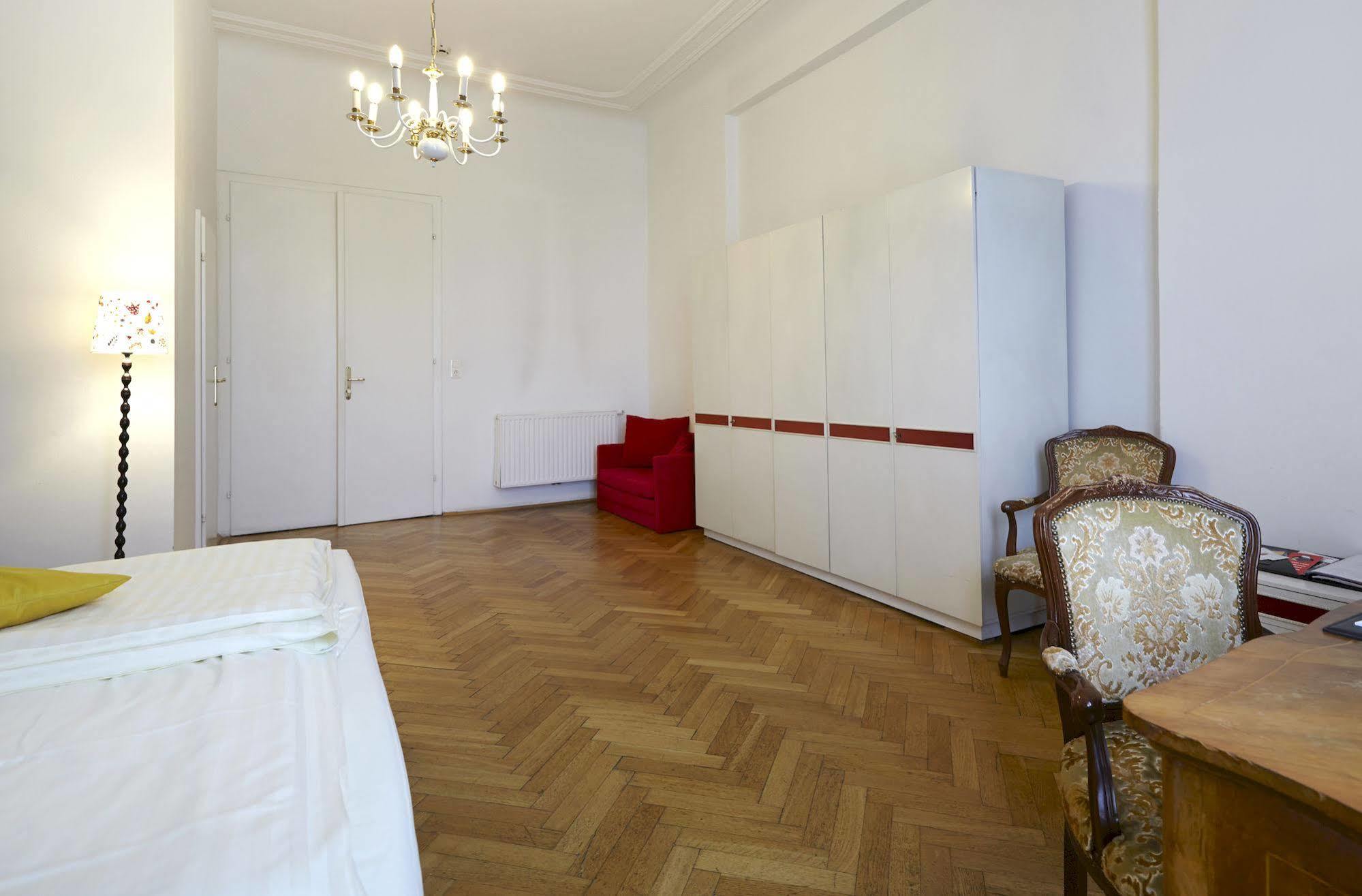 Hotel Pension Museum Виена Екстериор снимка