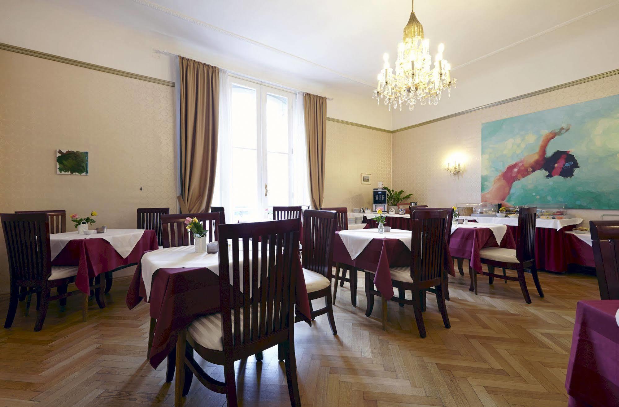 Hotel Pension Museum Виена Екстериор снимка