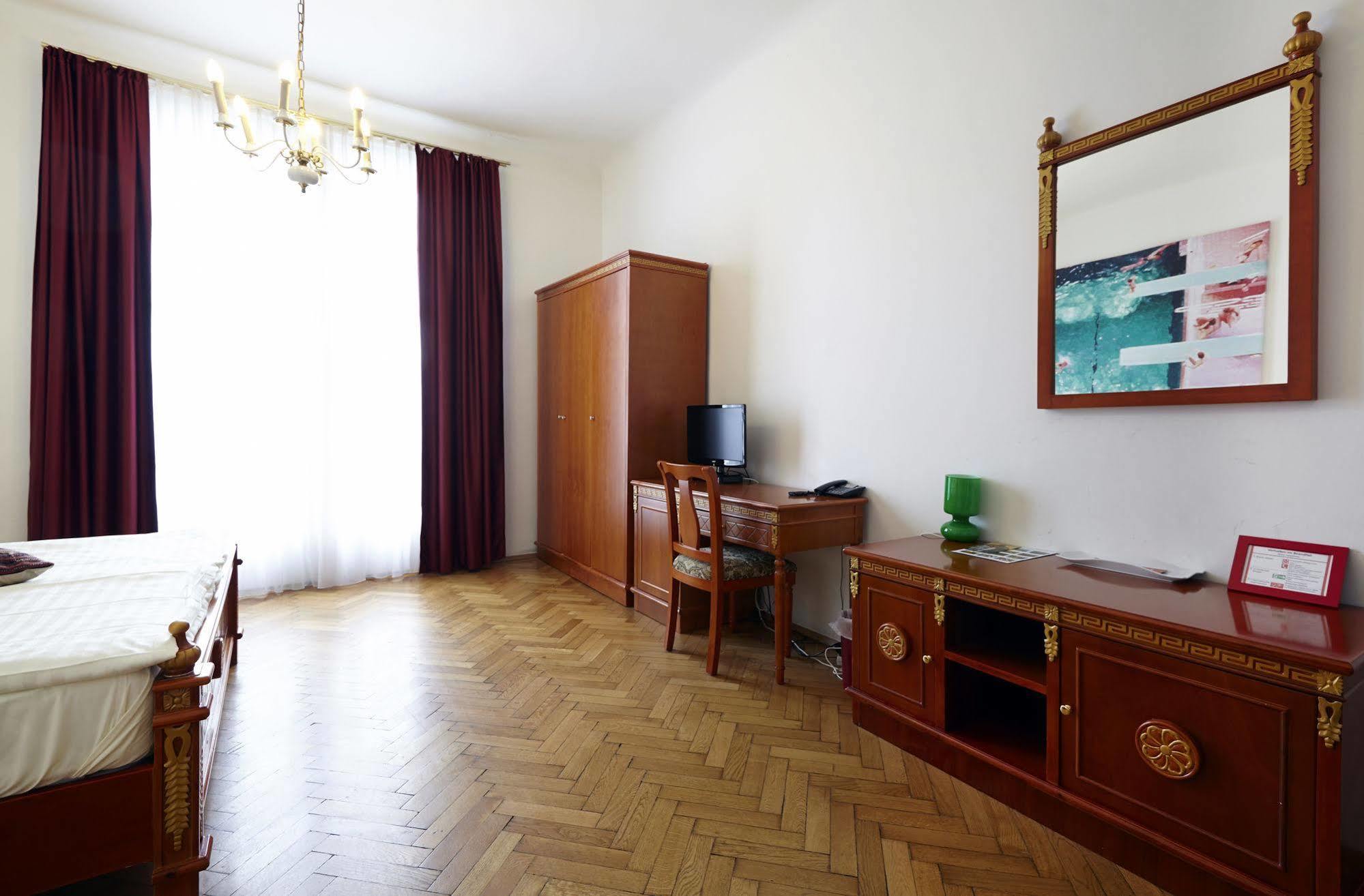 Hotel Pension Museum Виена Екстериор снимка