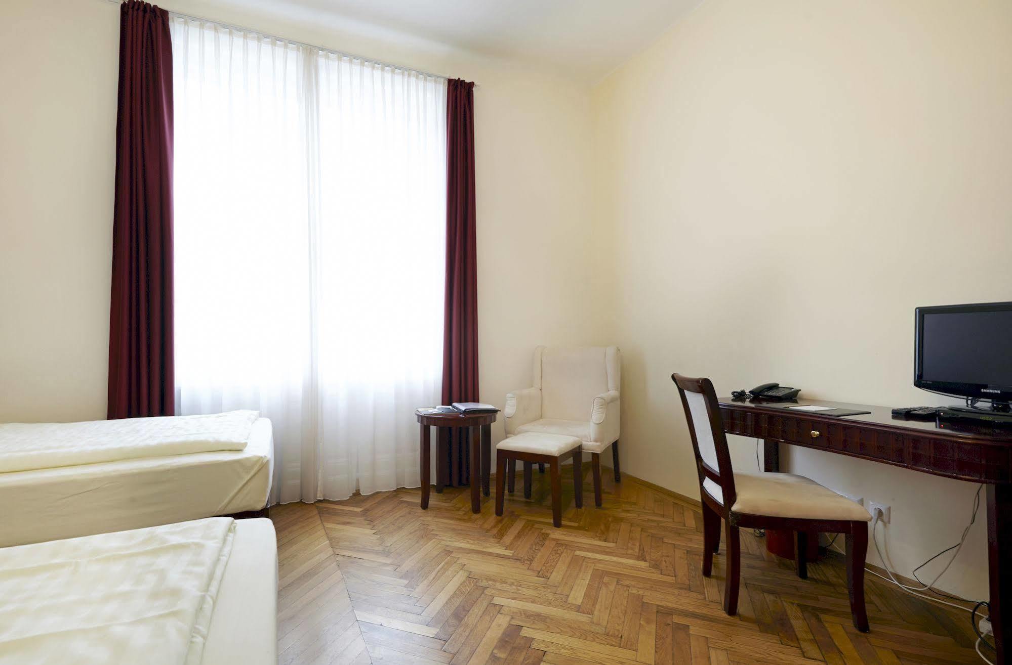 Hotel Pension Museum Виена Екстериор снимка