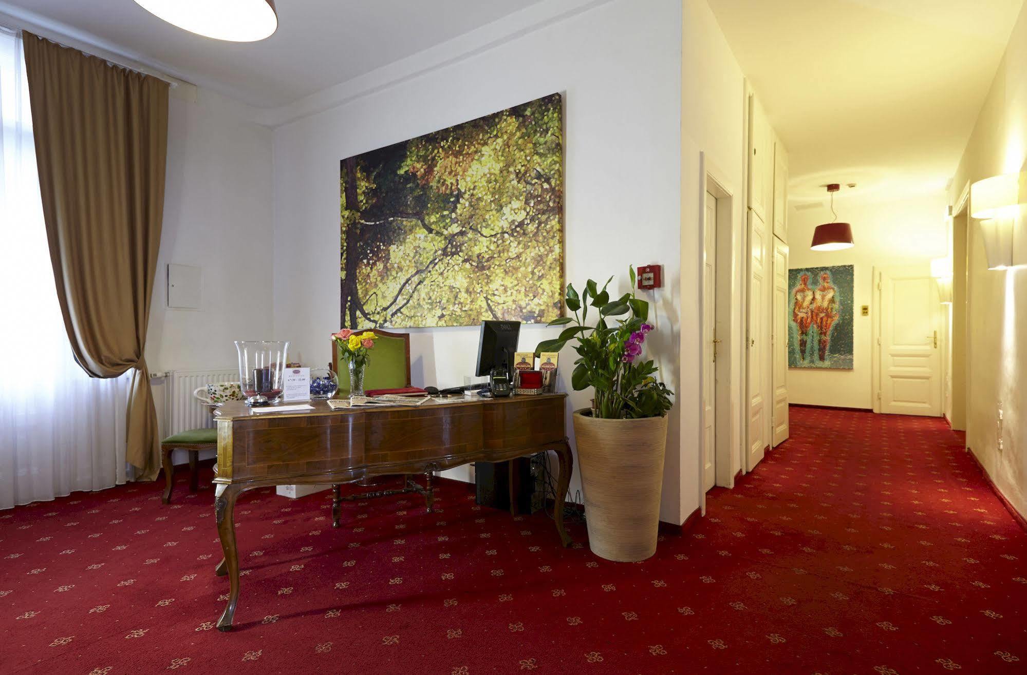 Hotel Pension Museum Виена Екстериор снимка