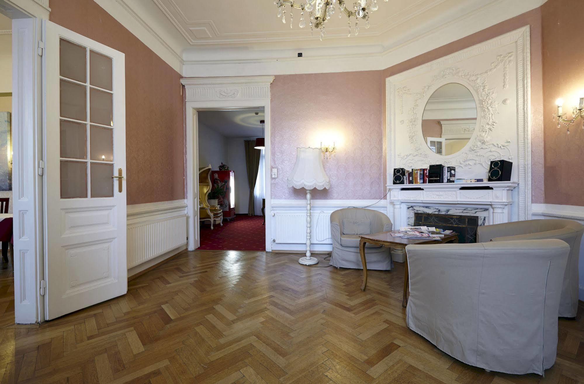 Hotel Pension Museum Виена Екстериор снимка
