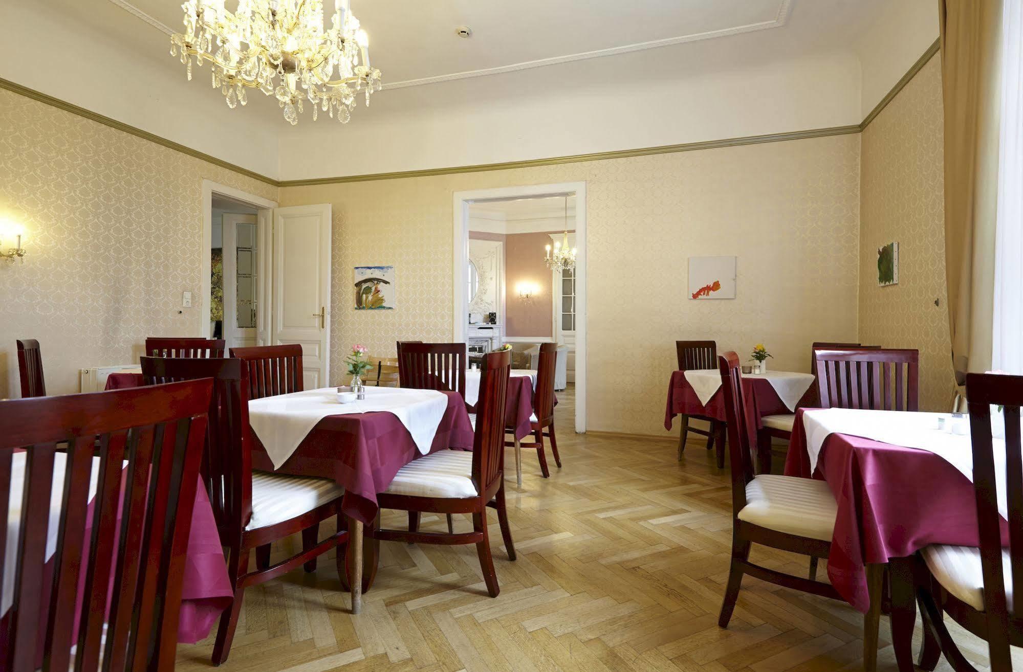 Hotel Pension Museum Виена Екстериор снимка